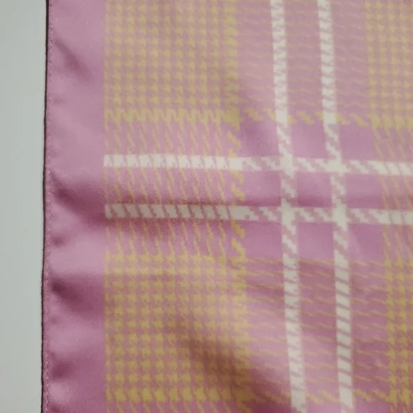 Vintage Italian Scarf LAVENDER & YELLOW HOUNDSTOOTH Silk Like 20" SQUARE - Picture 5 of 6